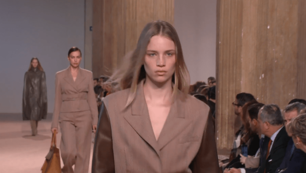 Gorgeous vintage coat Stunning look runway in Milan Salvatore Ferragamo Autumn Winter 2020