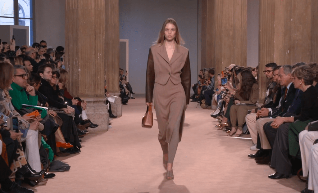 Beautiful vintage coat Stunning look runway in Milan Salvatore Ferragamo Autumn Winter 2020