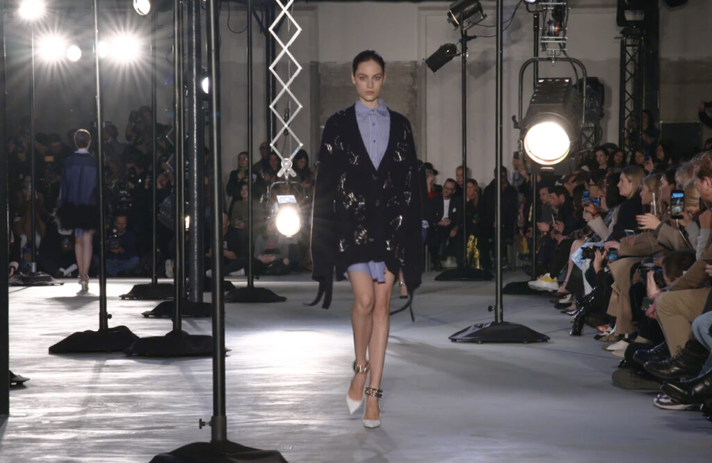 Pullover with metalic decorations. Chic Winter Looks by Alessandro Dell'Acqua and N21 Fall Winter 2020