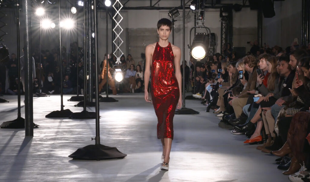 Stunning metallic red dress. Chic Winter Looks by Alessandro Dell'Acqua and N21 Fall Winter 2020