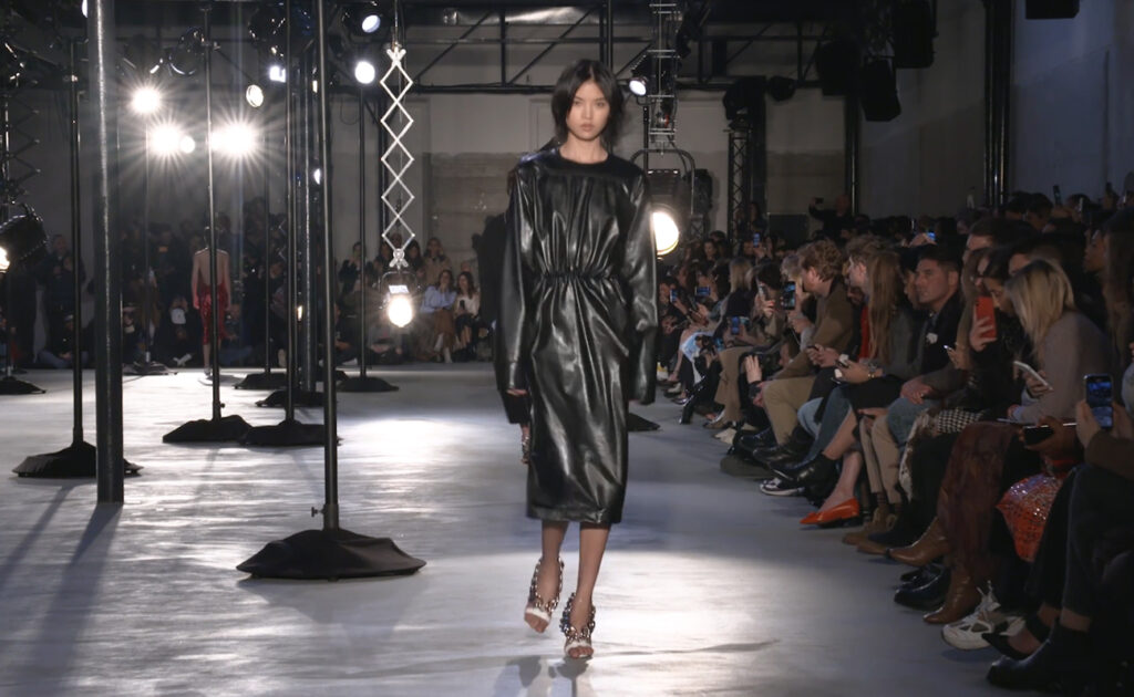 Leather dress in black. Chic Winter Looks by Alessandro Dell'Acqua and N21 Fall Winter 2020