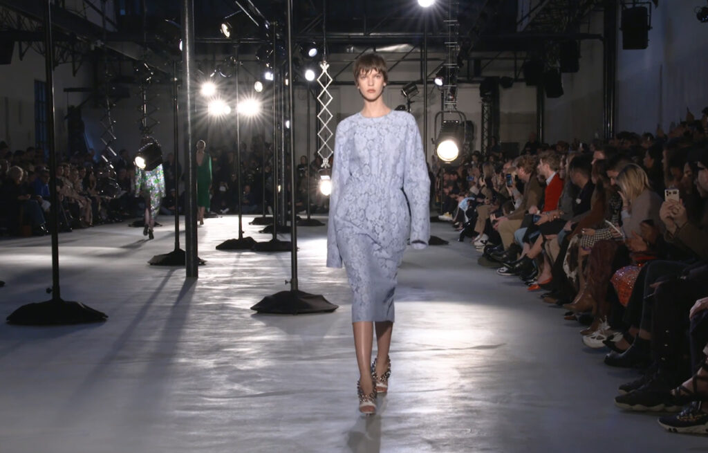 Amazing blue dentelle dress. Chic Winter Looks by Alessandro Dell'Acqua and N21 Fall Winter 2020