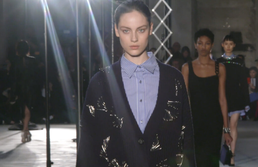 Beutiful Model wearing a light blue stripe shirt and a dark blue pullover. Chic Winter Looks by Alessandro Dell'Acqua and N21 Fall Winter 2020