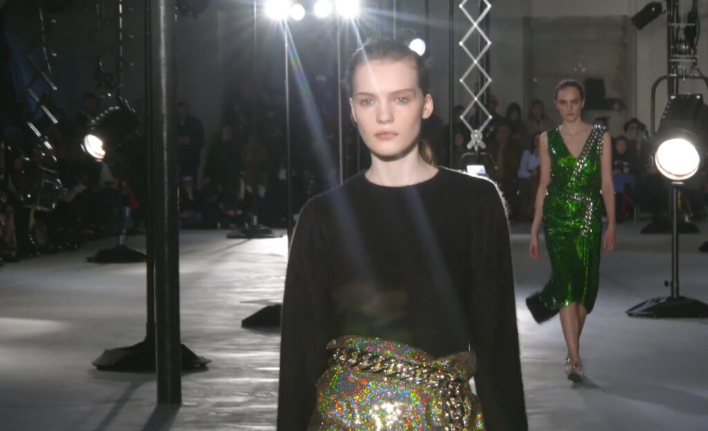 Close-up shot of a beutiful winter outfit with a black pullover and a metallic gold skirt. Chic Winter Looks by Alessandro Dell'Acqua and N21 Fall Winter 2020