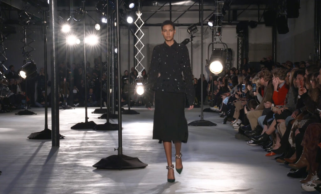 Black evening wear metallic outfit with black reflective elements. Chic Winter Looks by Alessandro Dell'Acqua and N21 Fall Winter 2020