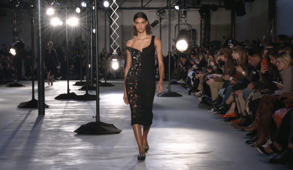 Black evening dress with a embodied pattern that transitions into a dentelle. Chic Winter Looks by Alessandro Dell'Acqua and N21 Fall Winter 2020