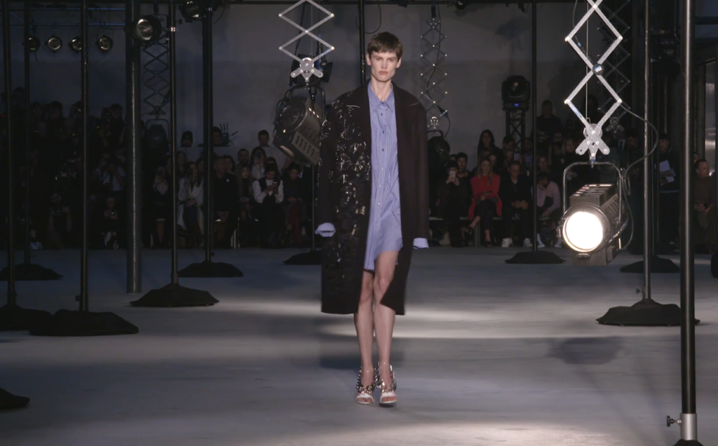 Knitwear with metalic components. Chic Winter Looks by Alessandro Dell'Acqua and N21 Fall Winter 2020