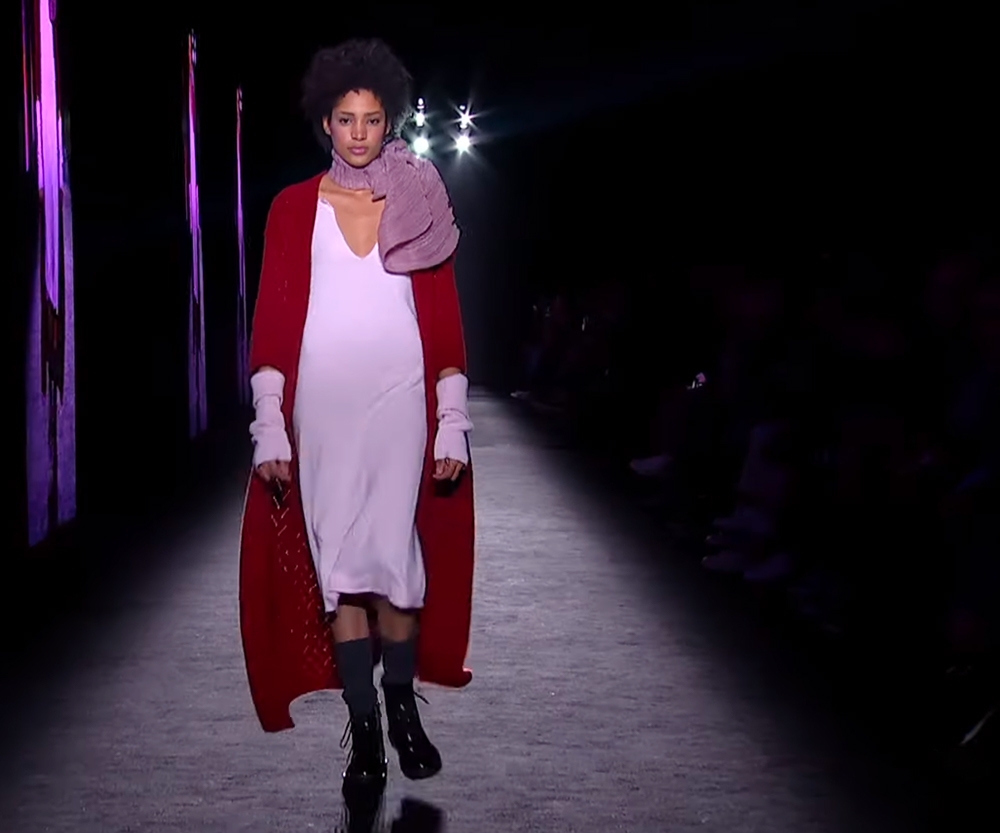 Stunning white knitwear dress and a long vest by VÚ Barcelona Fall Winter 2020 Collection and Joaquín Verdú's beautiful knitwear