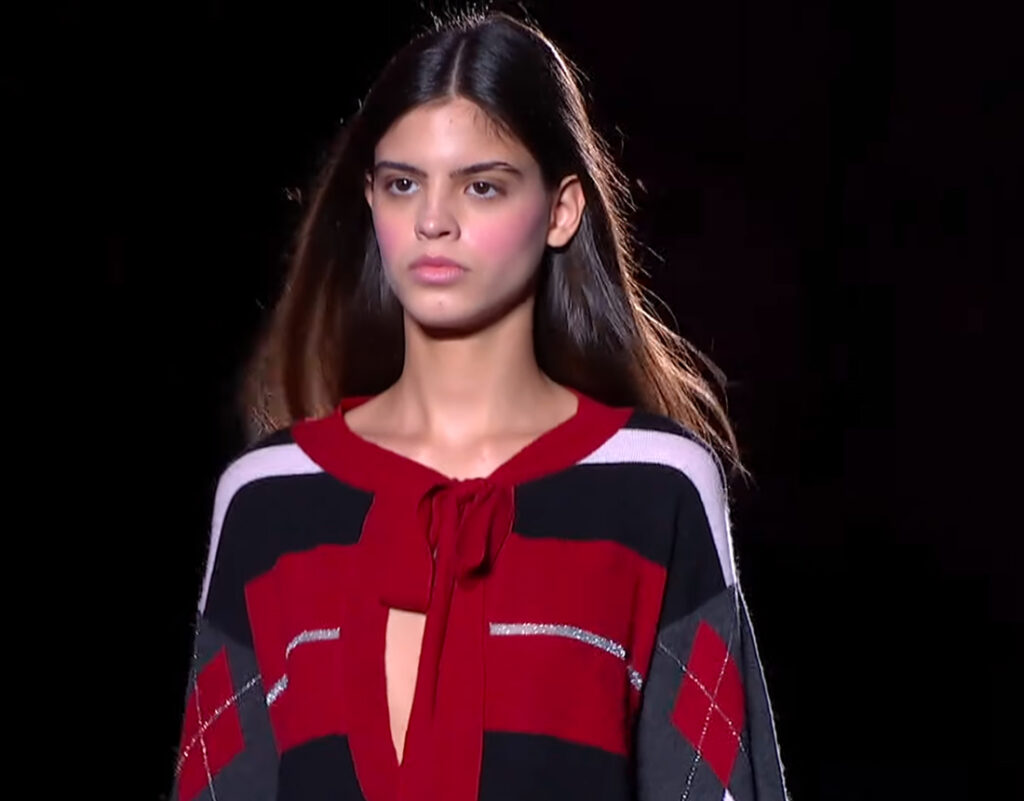 Stylish sweater by VÚ Barcelona Fall Winter 2020 Collection and Joaquín Verdú's beautiful knitwear