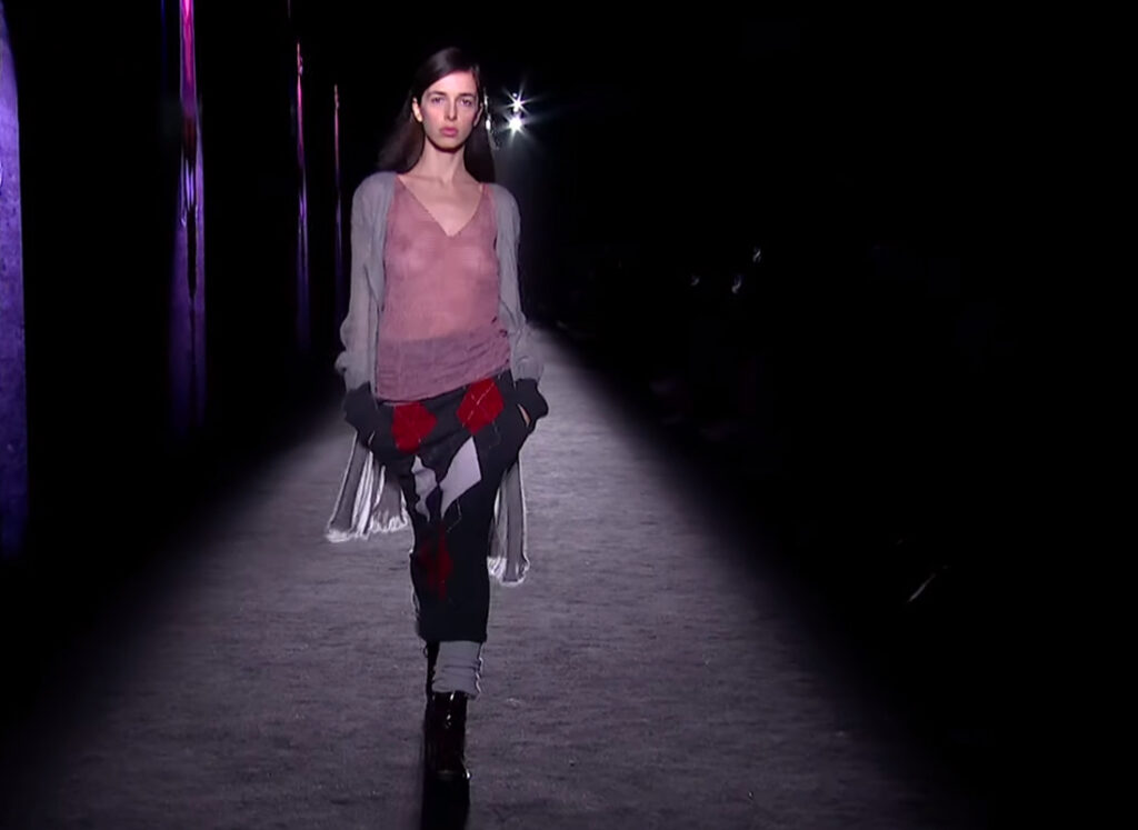 Attractive knitwear outfit in Pink and Gray by VÚ Barcelona Fall Winter 2020 Collection and Joaquín Verdú's beautiful knitwear