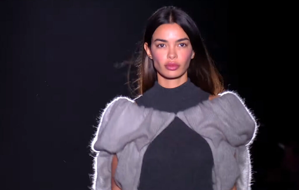 Stunning close-up shot of a gray top by VÚ Barcelona Fall Winter 2020 Collection and Joaquín Verdú's beautiful knitwear