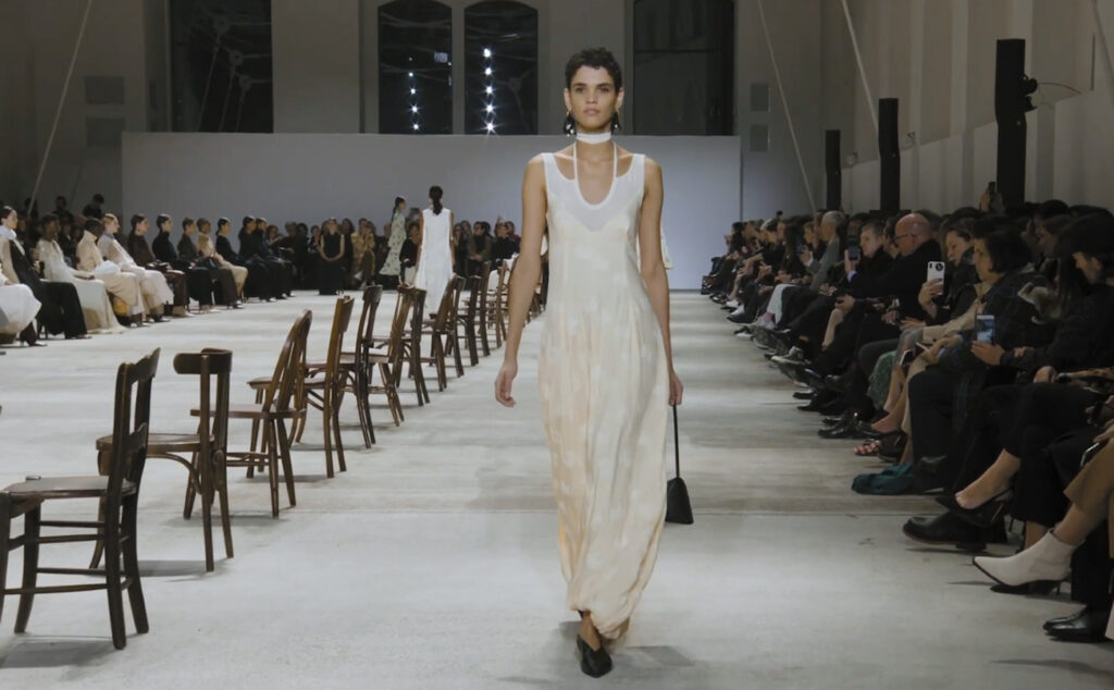 Light and airy winter dress. Refined Design with Jil Sander Fall Winter 2020