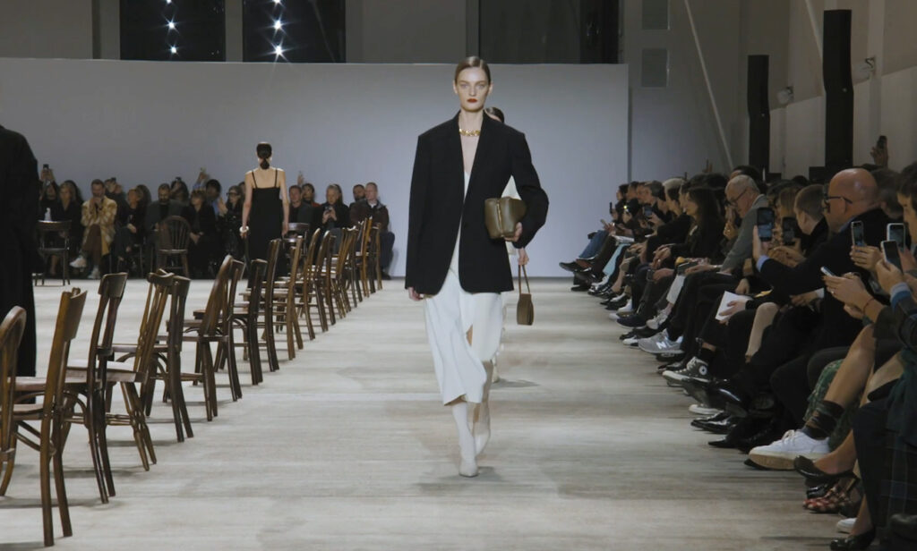 Business chic black blazer for women. Refined Design with Jil Sander Fall Winter 2020