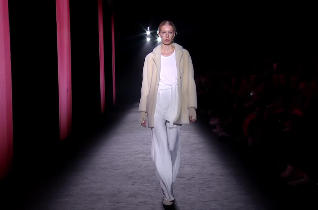 White fur coat for the winter at the runway. Harmony and Beauty from Barcelona with Naulover Fall Winter 2020/ 2021