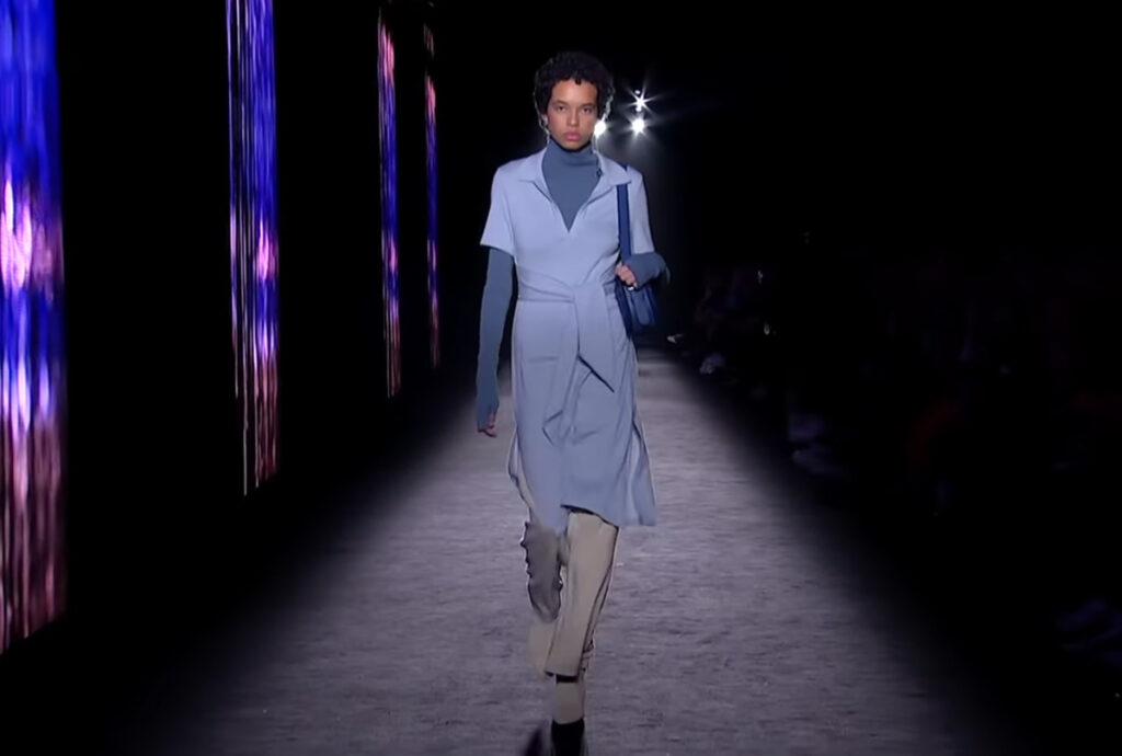Awesome blue outfit on the runway. Harmony and Beauty from Barcelona with Naulover Fall Winter 2020/ 2021