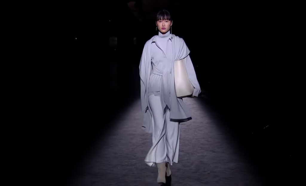 Beutiful light blue winter outfit. Harmony and Beauty from Barcelona with Naulover Fall Winter 2020/ 2021